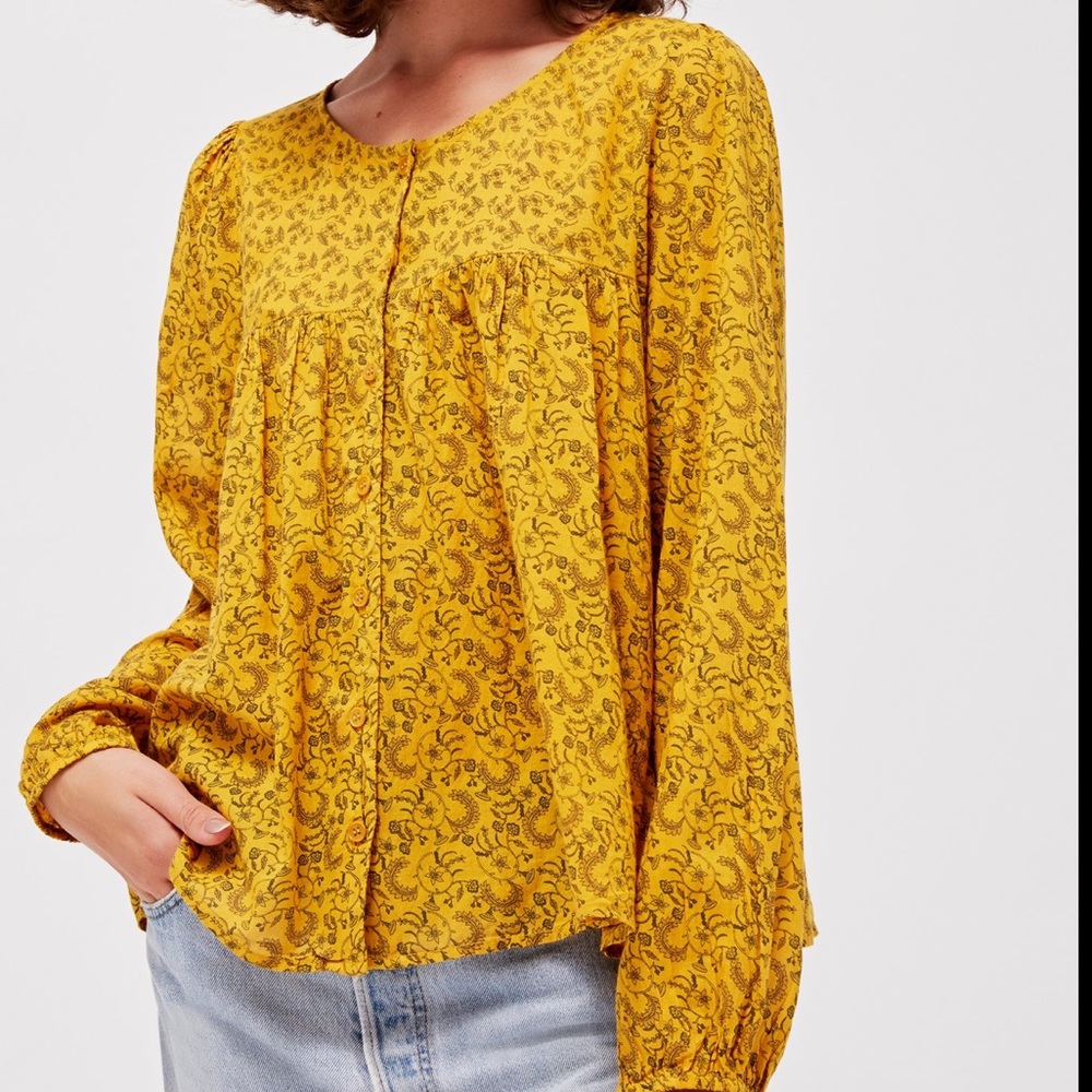 AVERY top